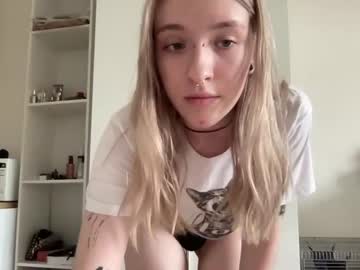 girl Asian Live Webcam with crystallluna