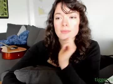 girl Asian Live Webcam with tiggerrosey