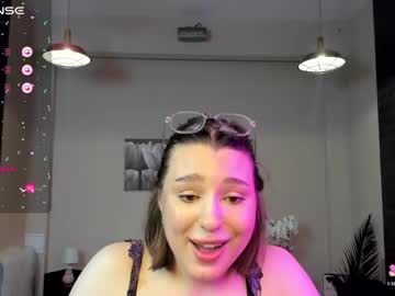 girl Asian Live Webcam with kylieeangel
