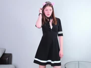 girl Asian Live Webcam with evelynnsimon
