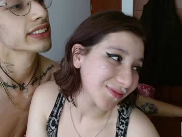 couple Asian Live Webcam with deqiuv_b