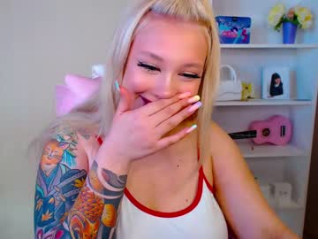girl Asian Live Webcam with vickyfuckingdoll