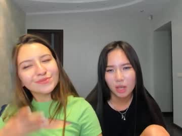 couple Asian Live Webcam with moolly_moore