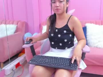 girl Asian Live Webcam with emelyy_carter