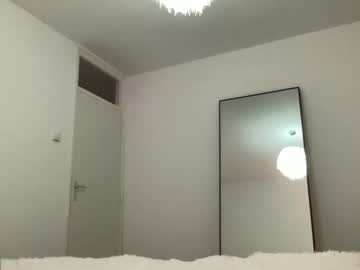 girl Asian Live Webcam with seraveraxo