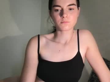 girl Asian Live Webcam with lilosdemons