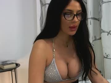 girl Asian Live Webcam with luanaxdess